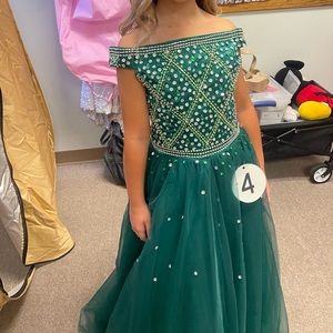 Girls size 10 emerald green pageant dress.